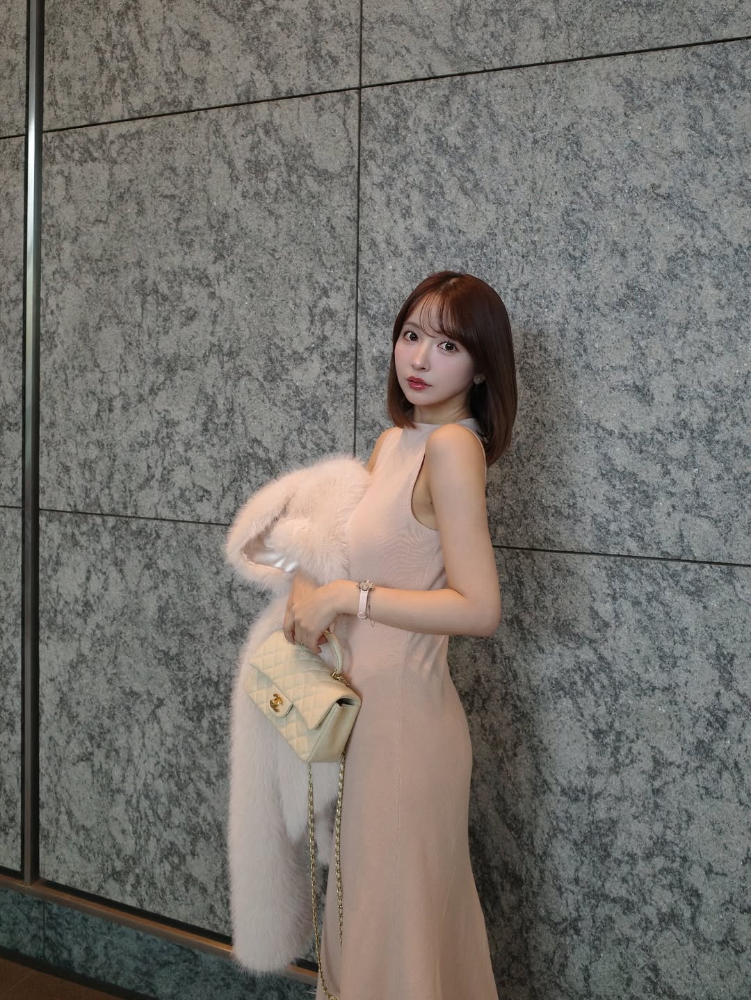 【正妹】三上悠亚针织洋装美照，都像被浪漫的滤镜温柔包裹！