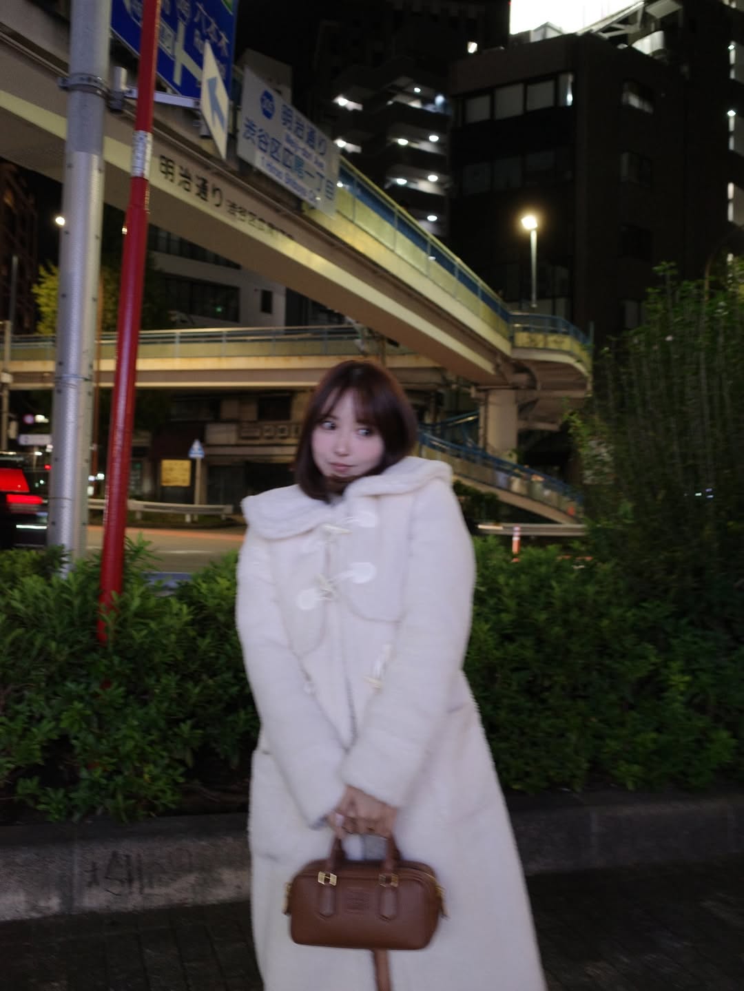 【正妹】三上悠亚冬季毛绒外衣美照，白色可以是冬天的小仙女！