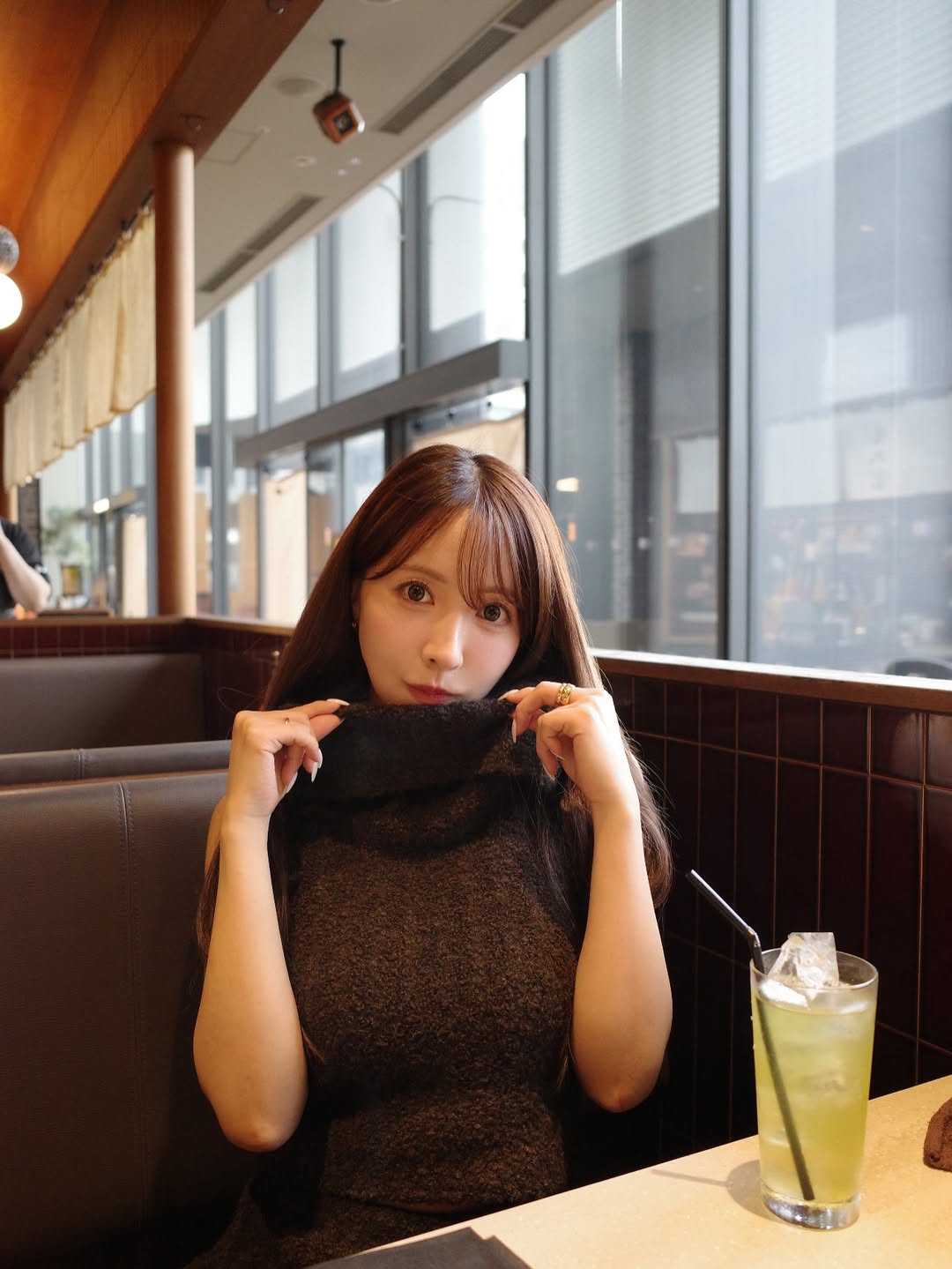 【正妹】三上悠亚打卡餐厅品尝美味，关于气质美感的温柔宣言！