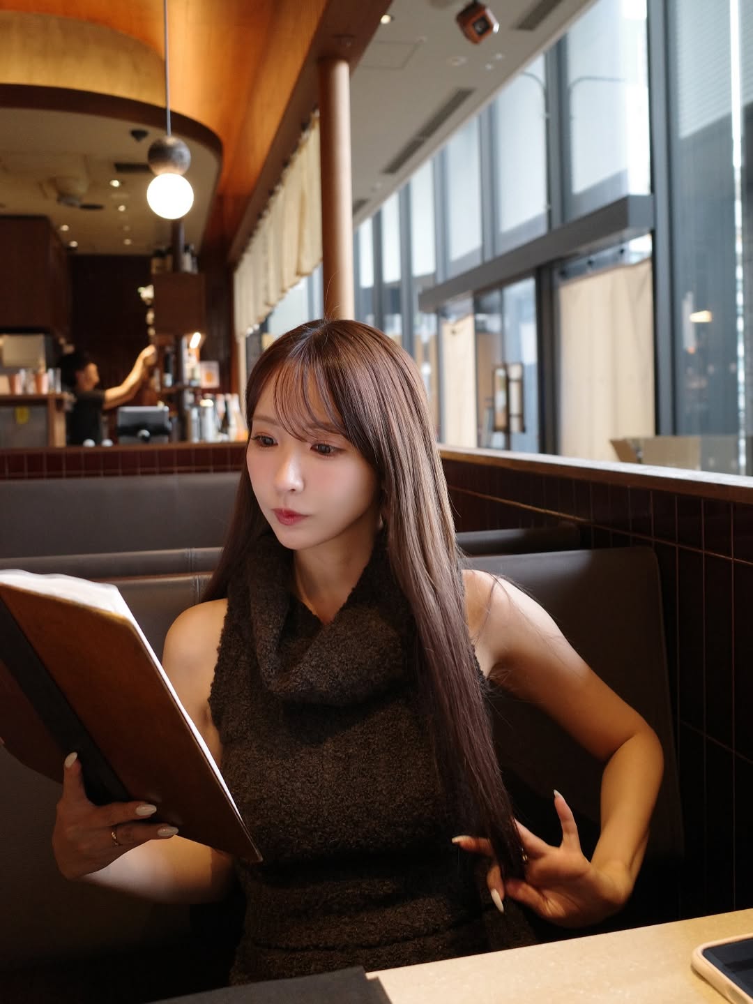 【正妹】三上悠亚打卡餐厅品尝美味，关于气质美感的温柔宣言！