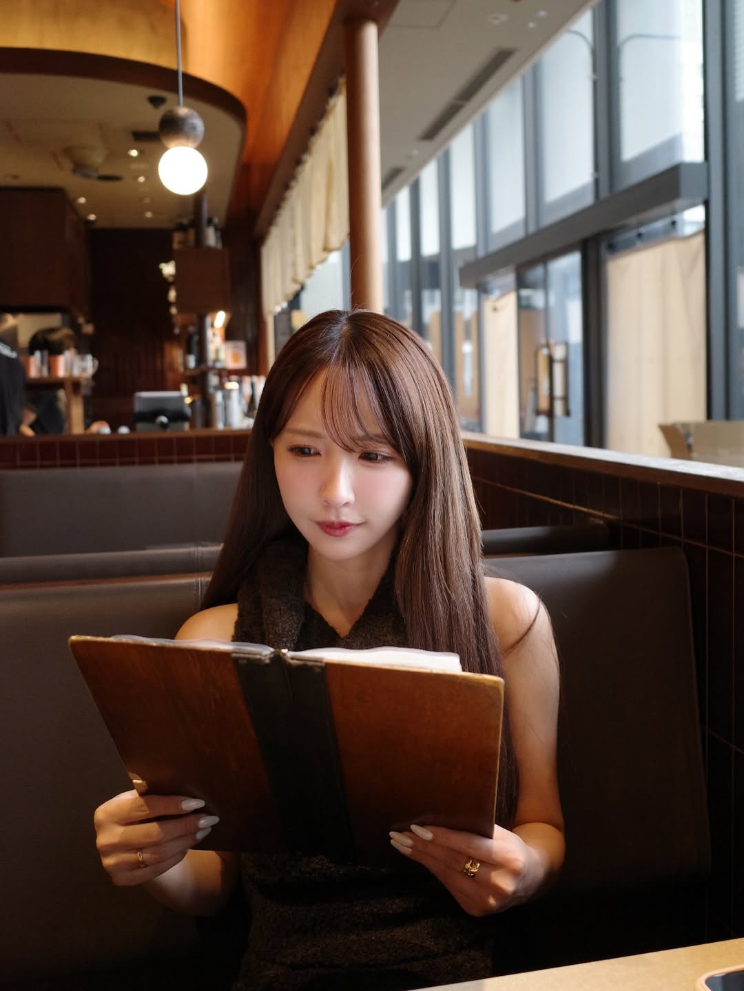 【正妹】三上悠亚打卡餐厅品尝美味，关于气质美感的温柔宣言！