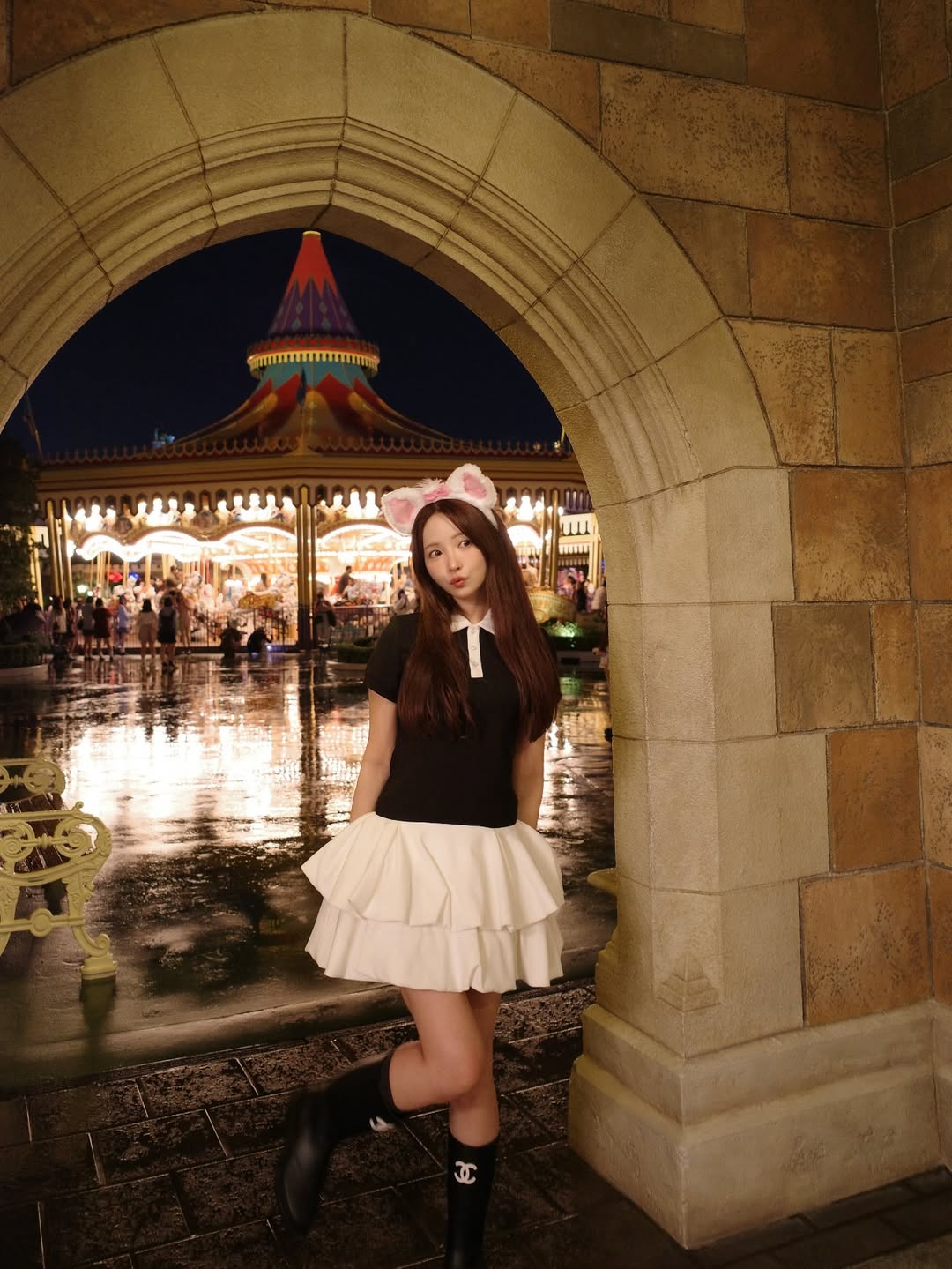 【正妹】三上悠亚雨天打卡迪士尼，别样的可爱与新鲜感！