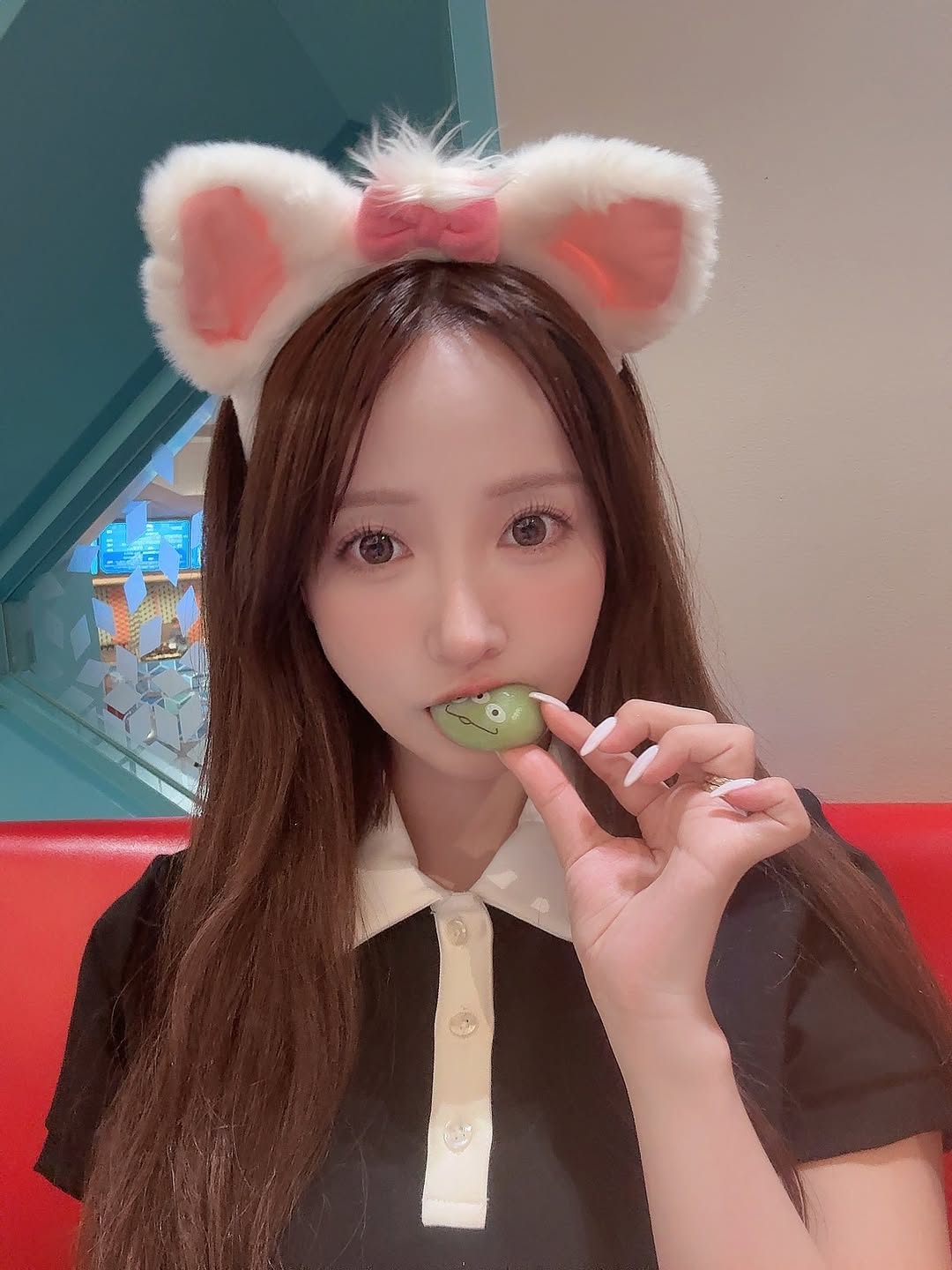 【正妹】三上悠亚雨天打卡迪士尼，别样的可爱与新鲜感！