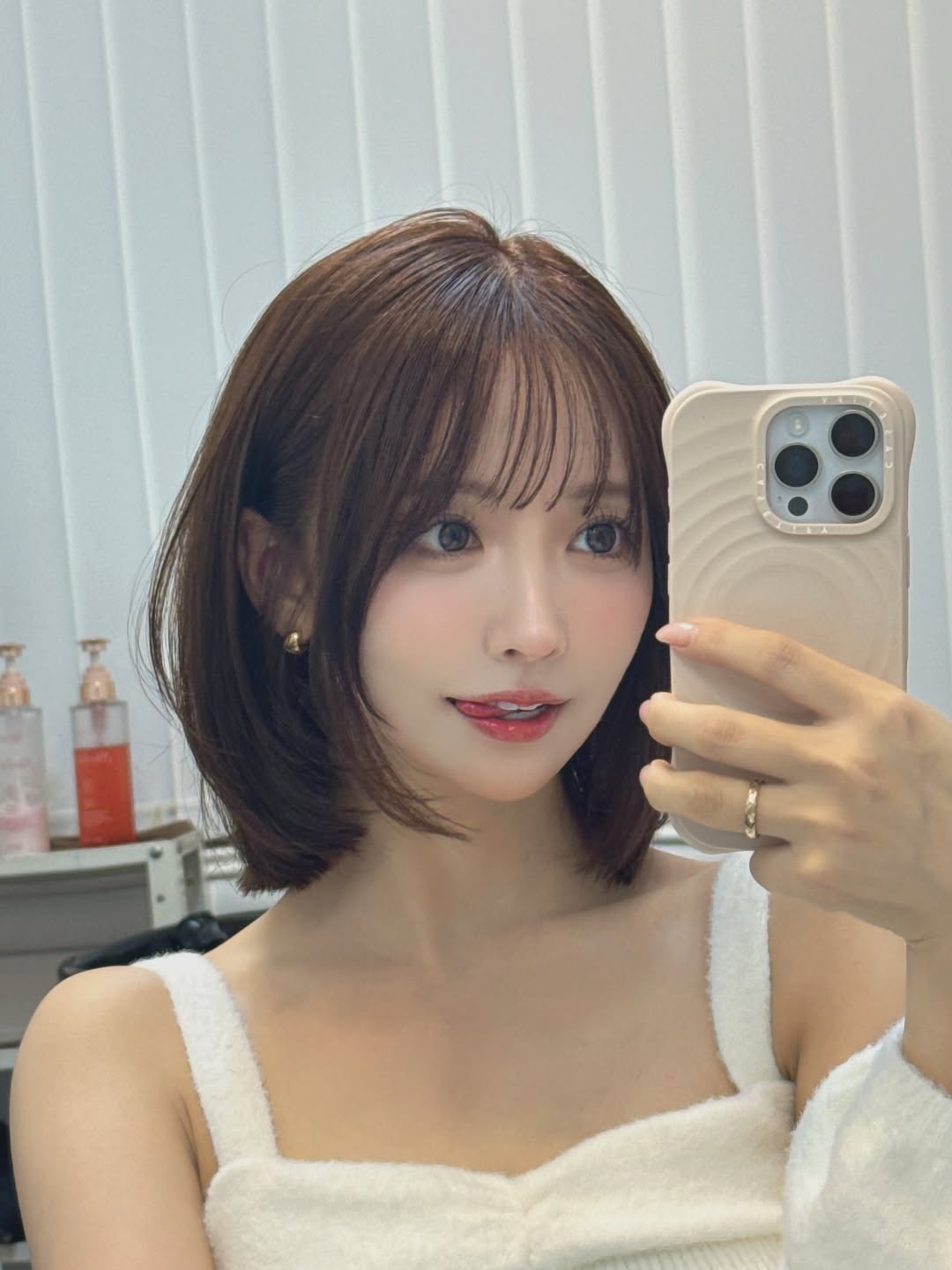 【正妹】三上悠亚自拍超美照片，多了一份清新有趣的生活感！