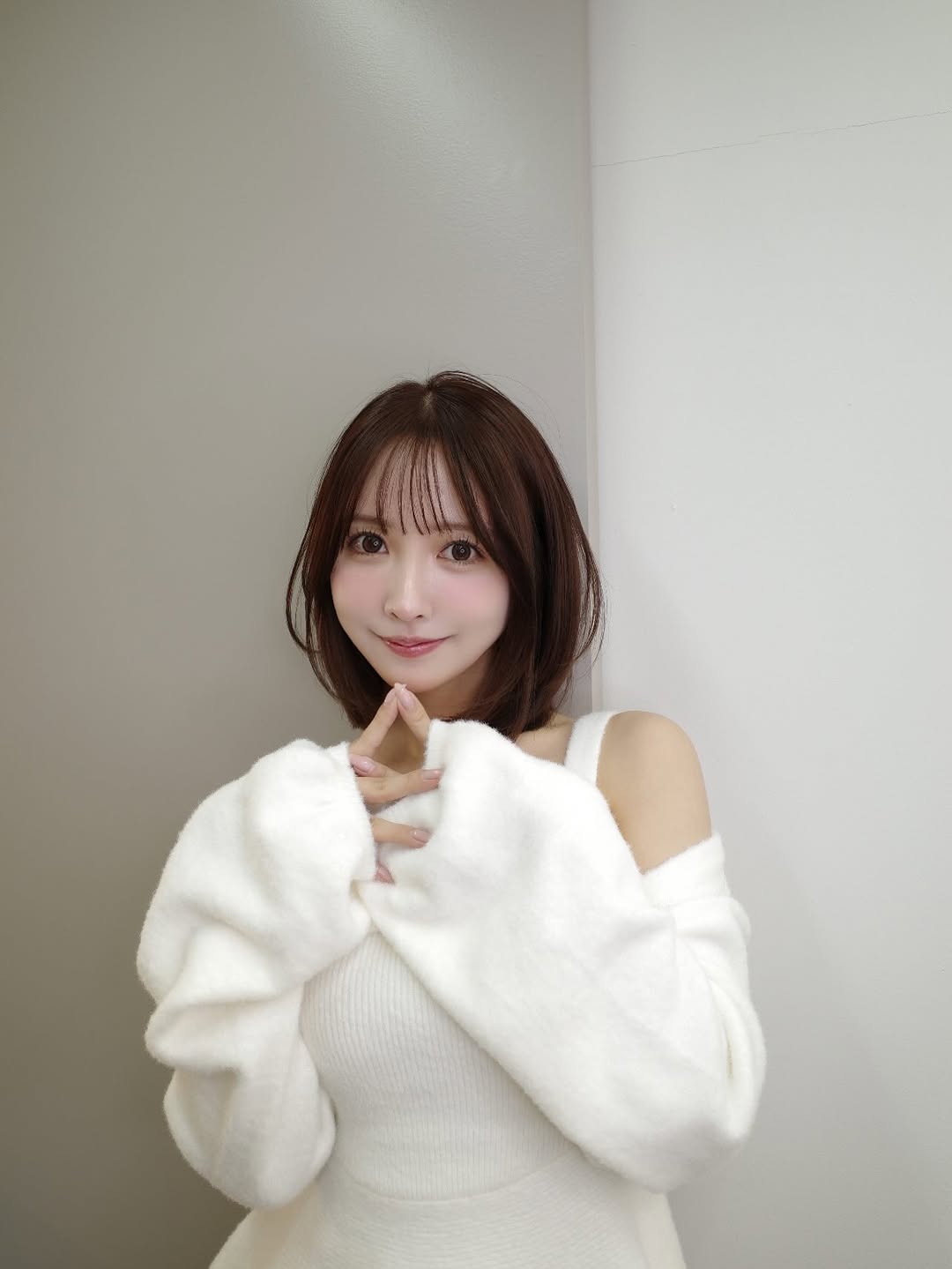 【正妹】三上悠亚自拍超美照片，多了一份清新有趣的生活感！