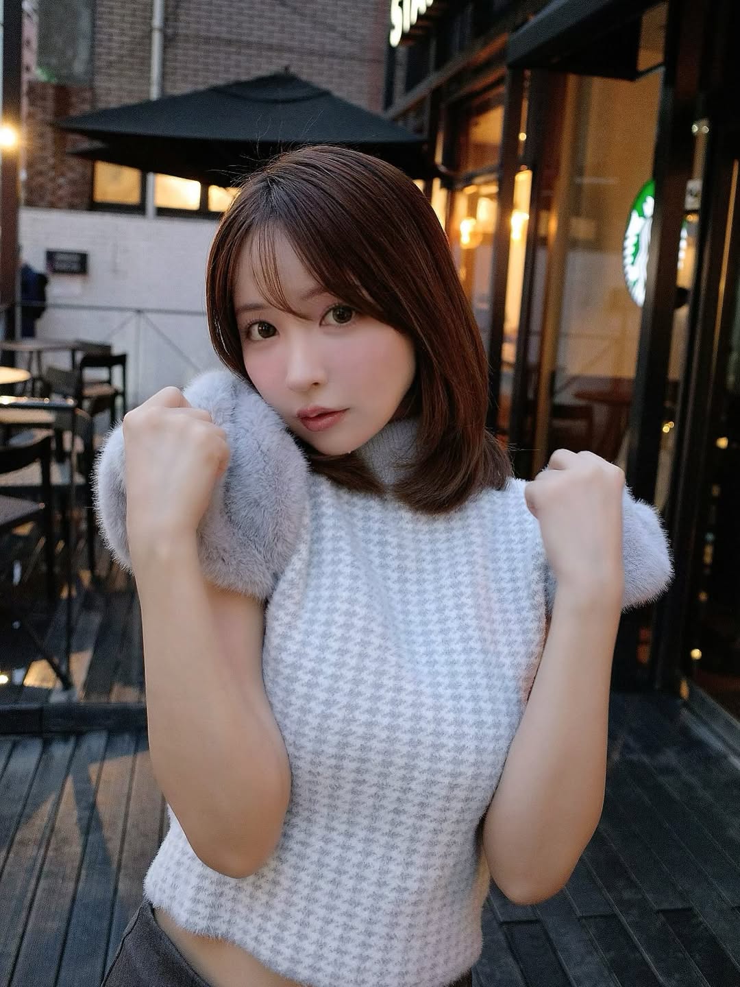 【正妹】三上悠亚星巴克喝咖啡美照，自信反而更能打动人心！