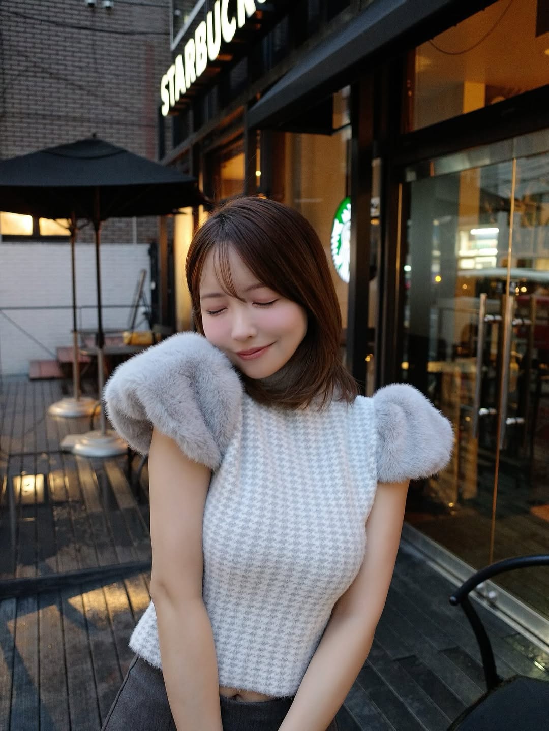 【正妹】三上悠亚星巴克喝咖啡美照，自信反而更能打动人心！