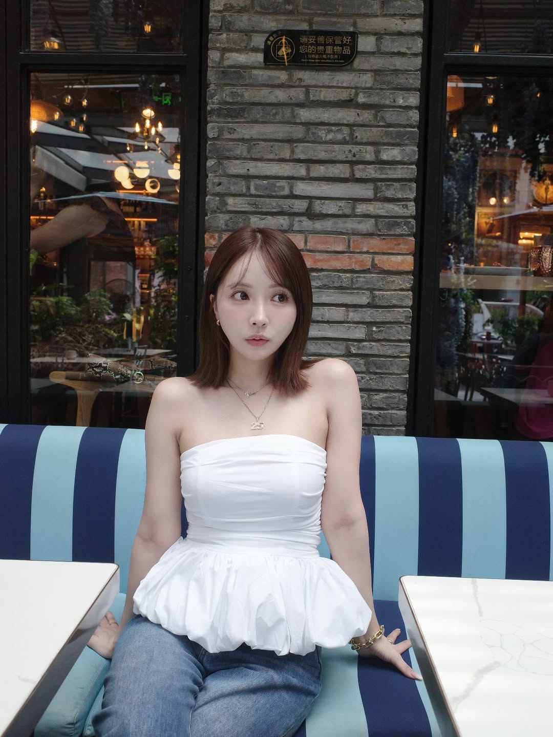 【正妹】三上悠亚拿相机街头摆拍美照，日常中寻找美好！