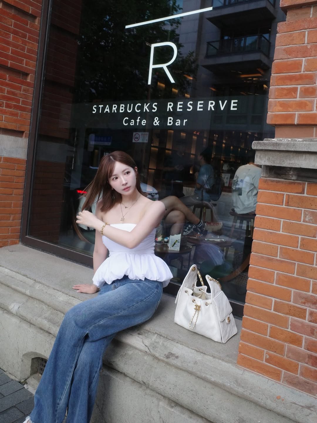 【正妹】三上悠亚拿相机街头摆拍美照，日常中寻找美好！