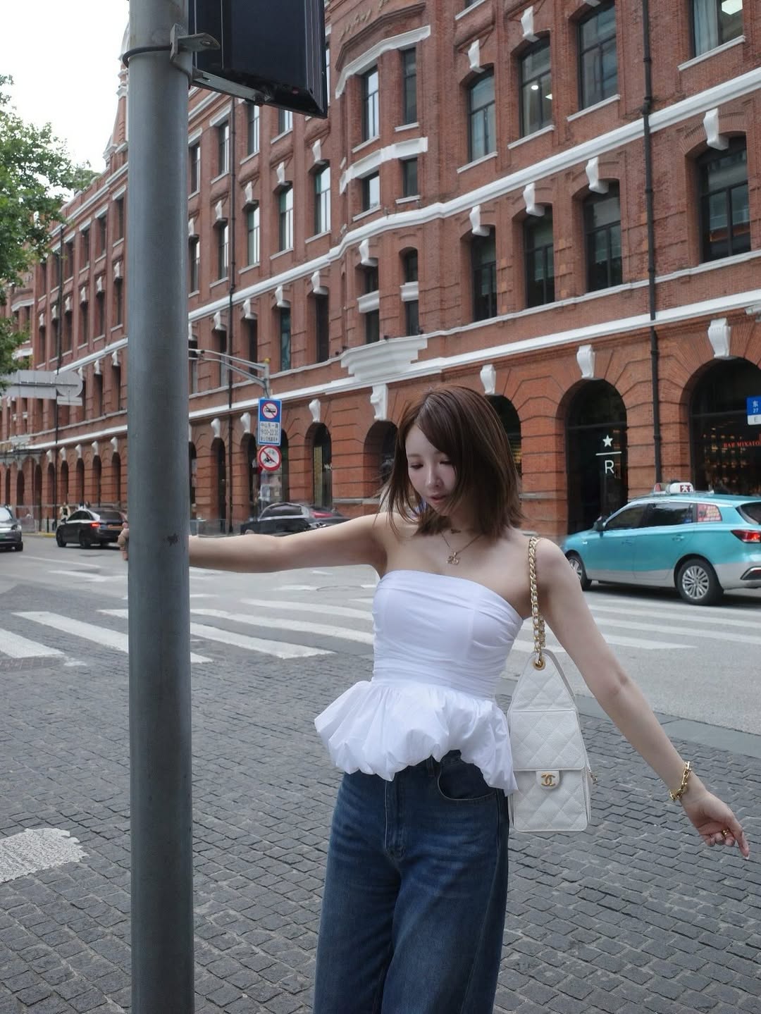 【正妹】三上悠亚拿相机街头摆拍美照，日常中寻找美好！