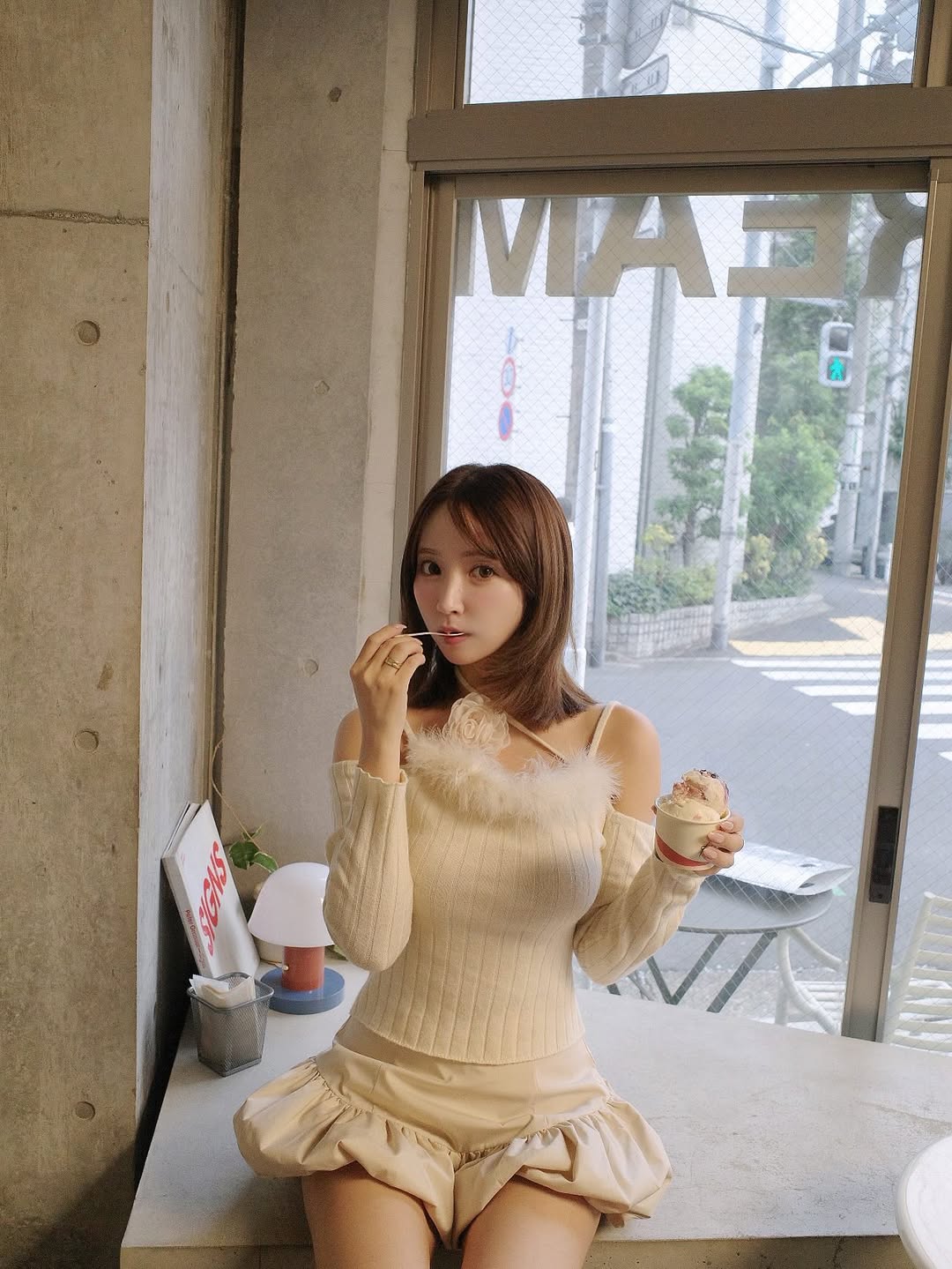 【正妹】三上悠亚吃冰淇淋美照，日常生活被忽视的细微美感！