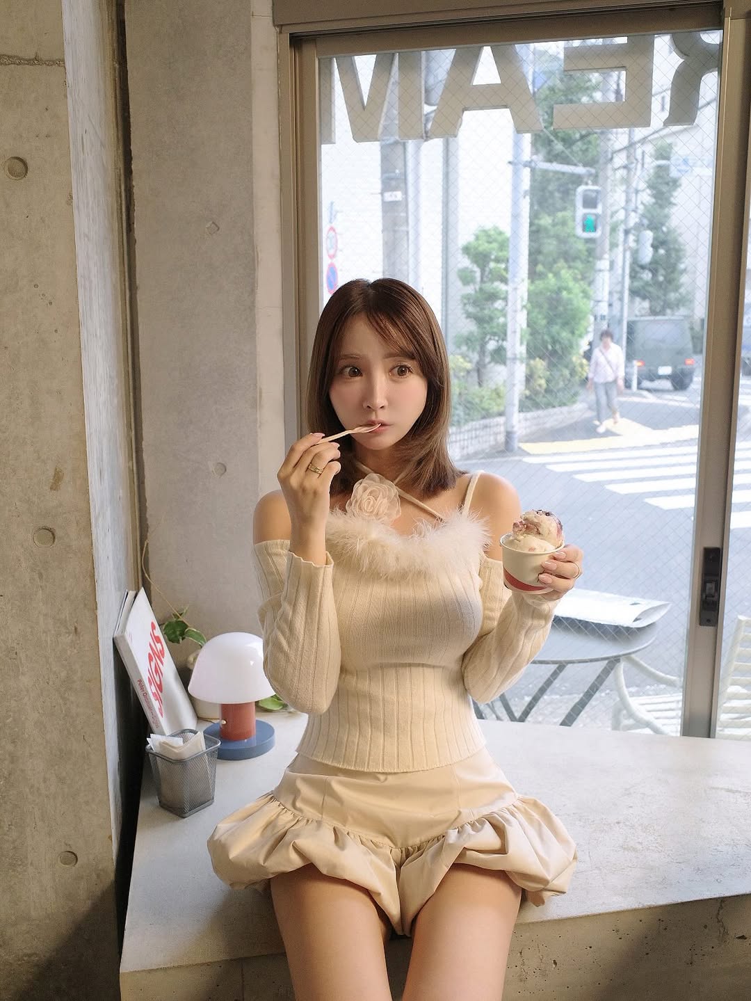 【正妹】三上悠亚吃冰淇淋美照，日常生活被忽视的细微美感！