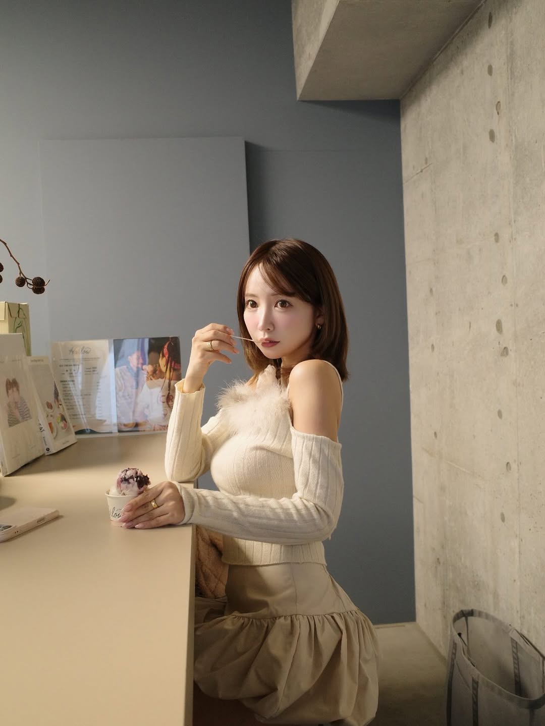 【正妹】三上悠亚吃冰淇淋美照，日常生活被忽视的细微美感！