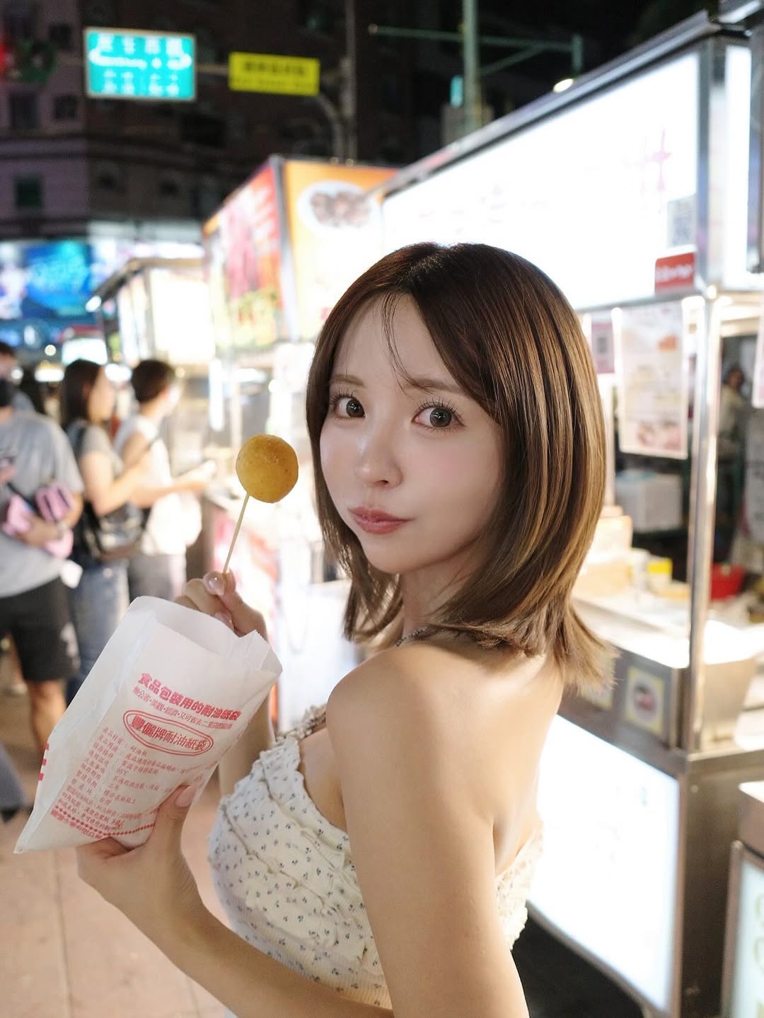 【正妹】三上悠亚夜市美食博主，分享的日常美食瞬间！