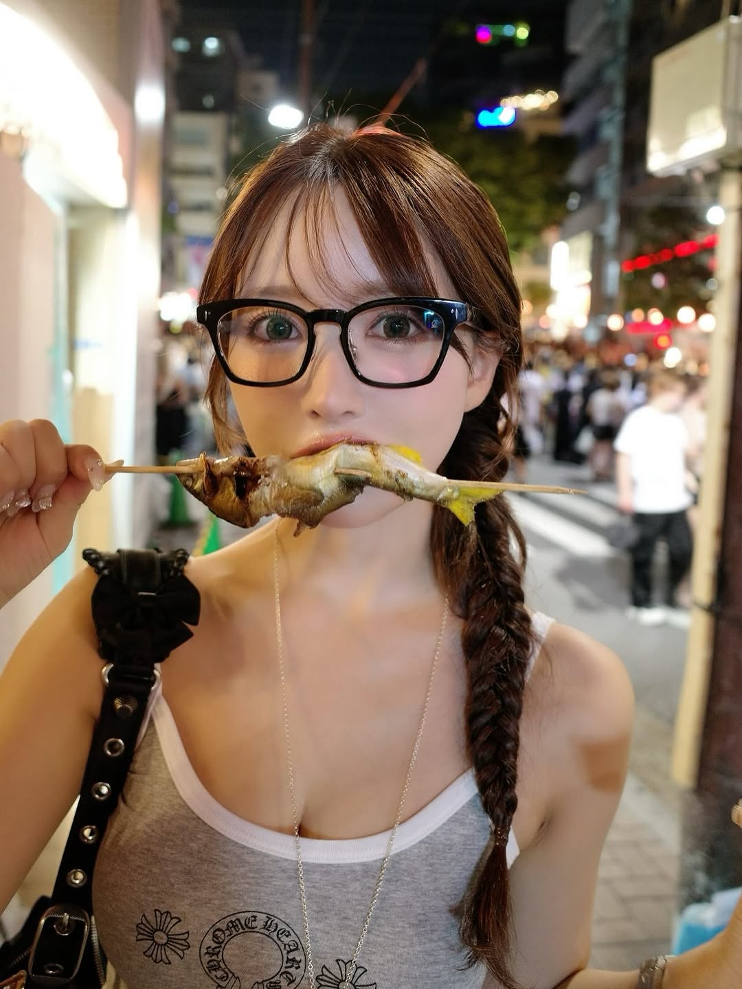 【正妹】三上悠亚夜市分享美食，不只简单的“吃播”或食物展示！