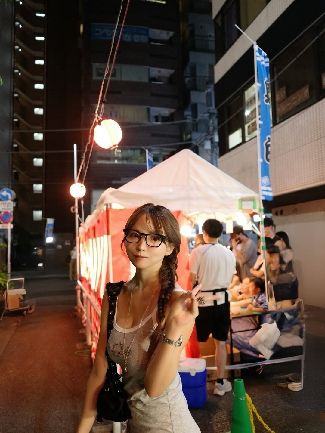 【正妹】三上悠亚夜市分享美食，不只简单的“吃播”或食物展示！