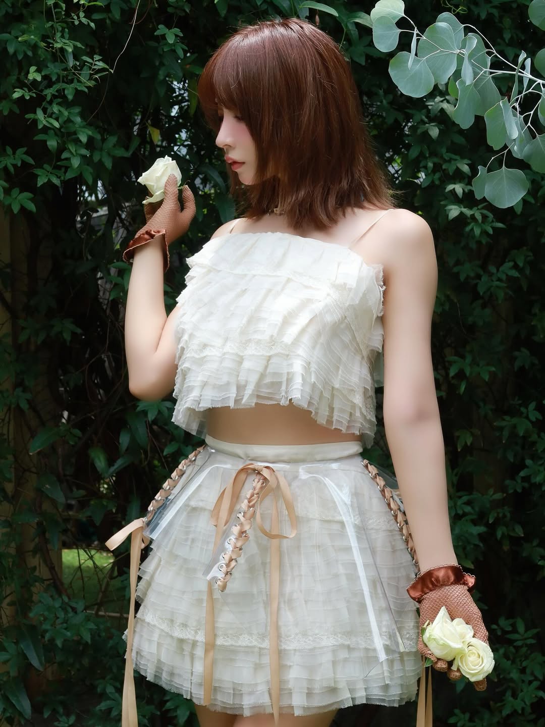 【正妹】三上悠亚花丛中写真，具有强烈的朦胧美感！