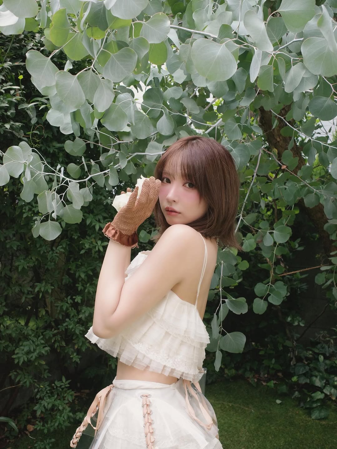 【正妹】三上悠亚花丛中写真，具有强烈的朦胧美感！