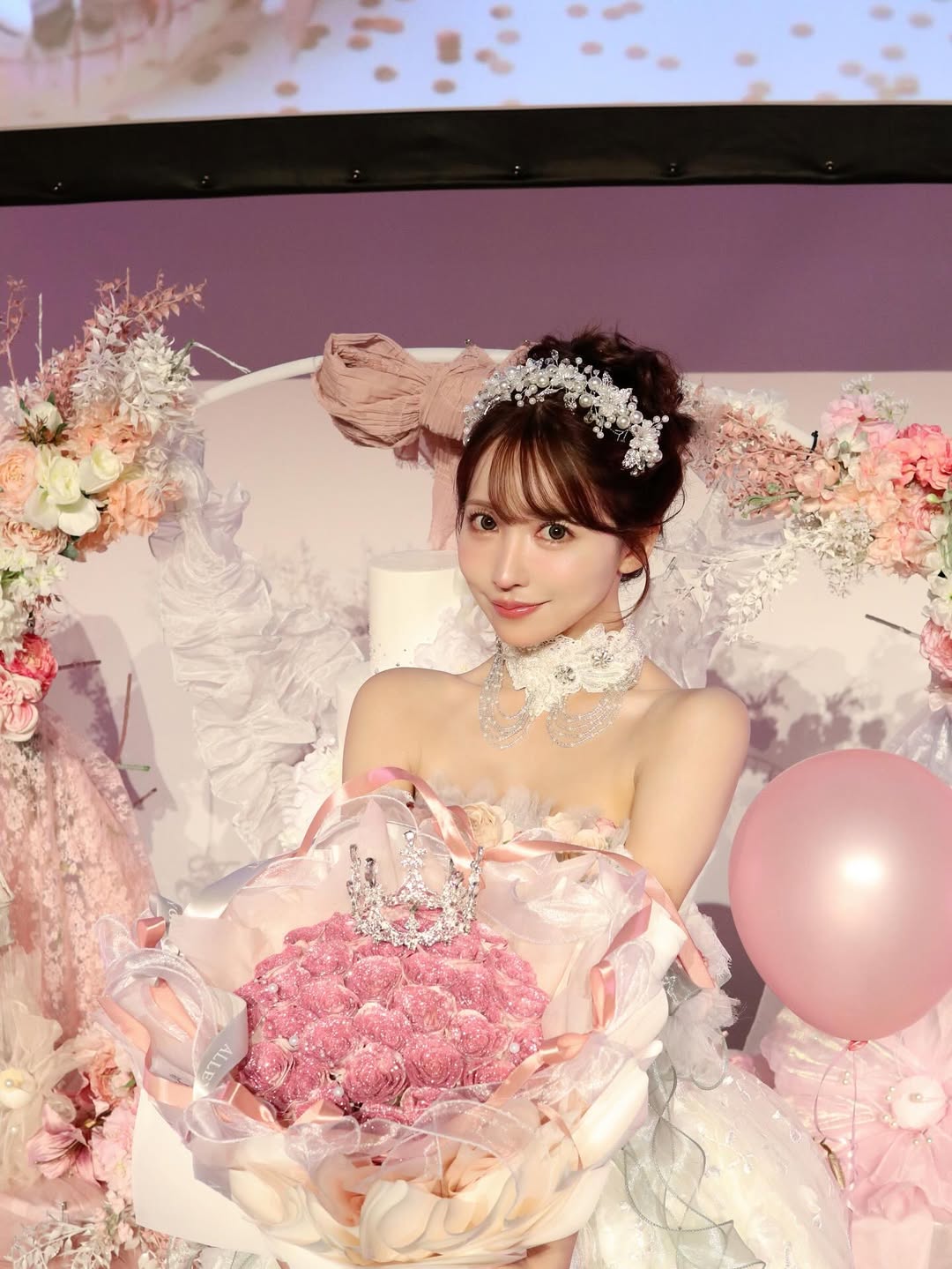 【正妹】三上悠亚的生日白纱花嫁裙，青春甜美与自信的完美结合！