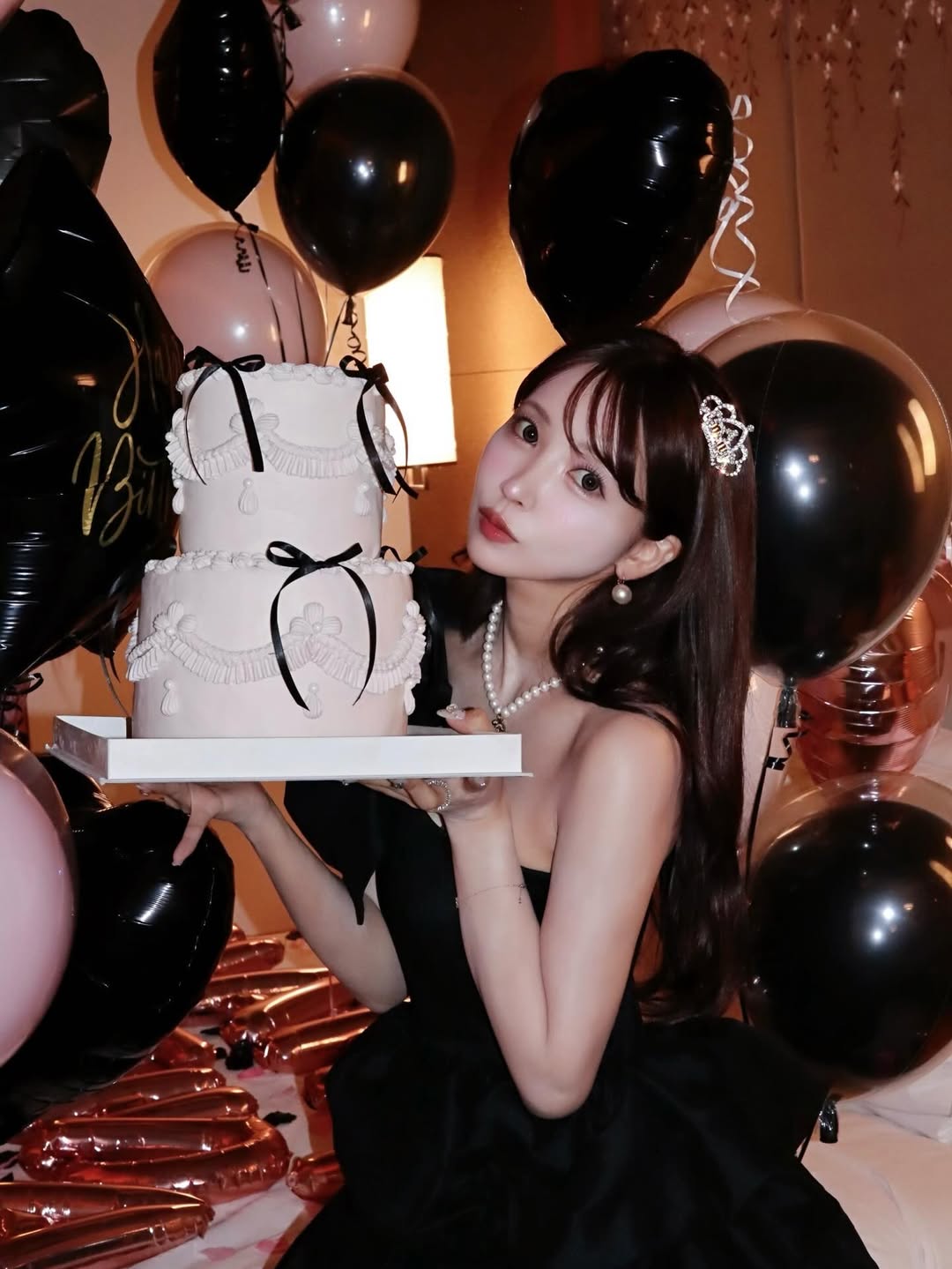 【正妹】三上悠亚生日黑抹胸连衣裙太美，她像一束温柔的光！