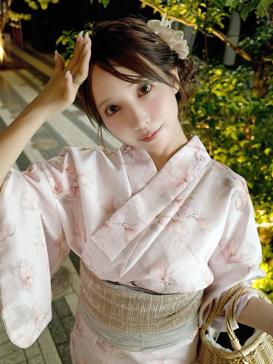 【正妹】三上悠亚和服夜晚美景美照，静静照亮周围的气氛！