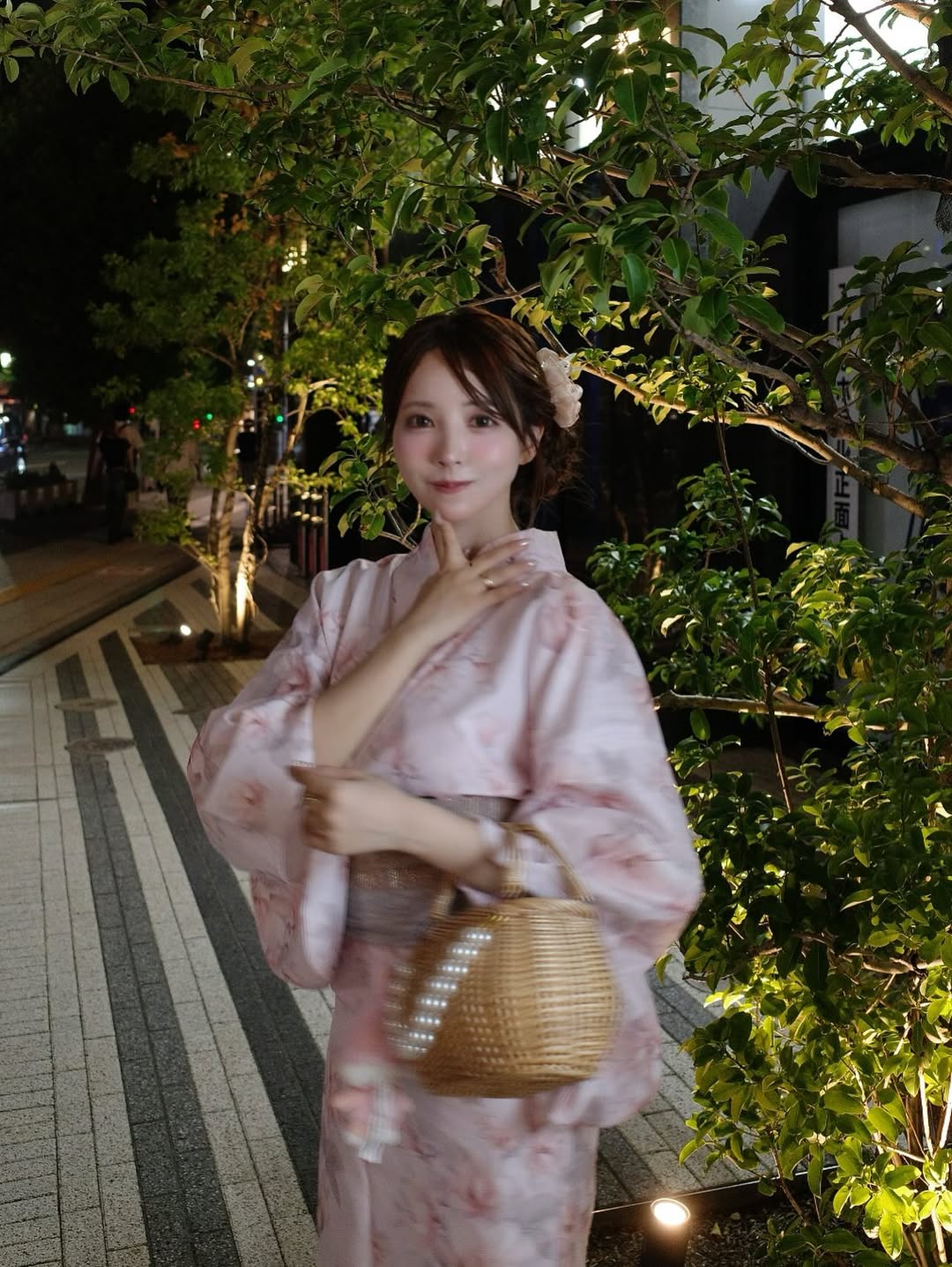 【正妹】三上悠亚和服夜晚美景美照，静静照亮周围的气氛！