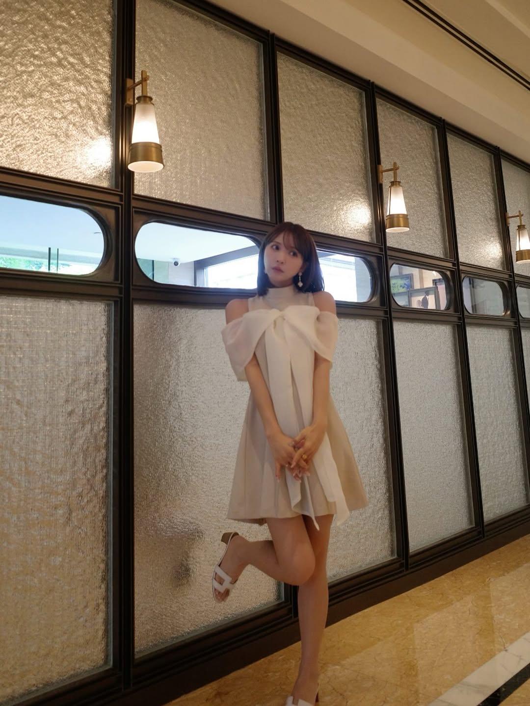 【正妹】三上悠亚蝴蝶结丝带洋装美照，甜美又不失成熟的气质！