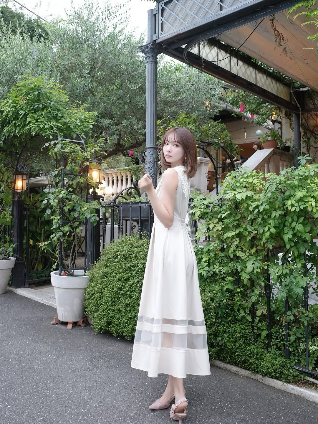 【正妹】三上悠亚甜品店打卡，甜美外貌与独特气质的完美融合！