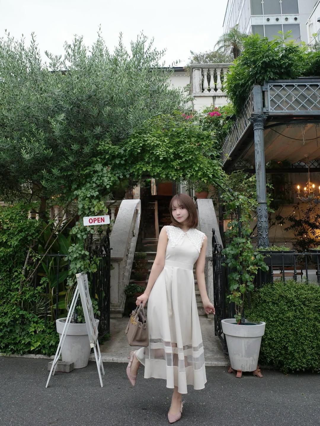 【正妹】三上悠亚甜品店打卡，甜美外貌与独特气质的完美融合！