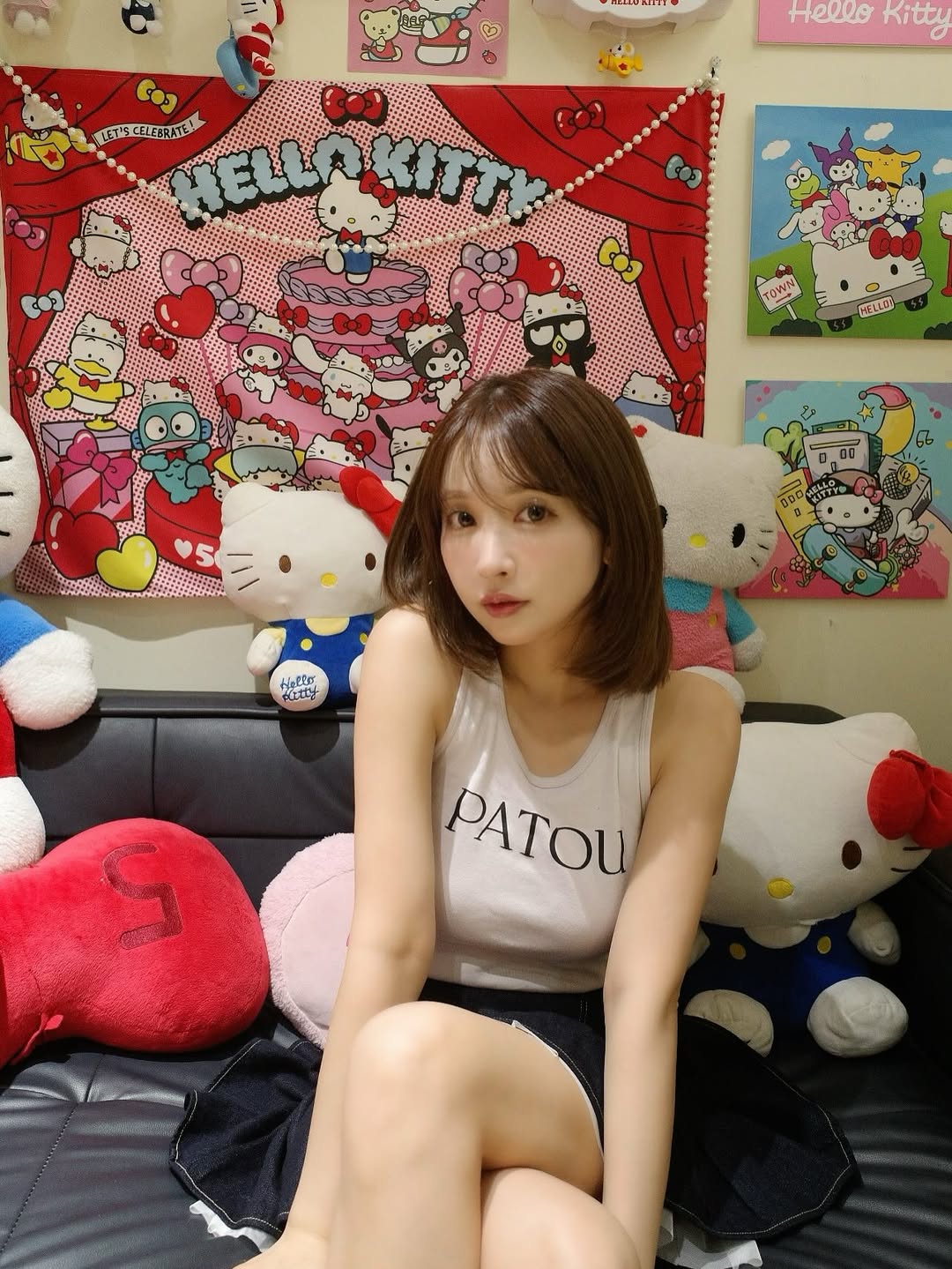 【正妹】三上悠亚在中国照相馆拍照，那一张张自然流露的笑容！