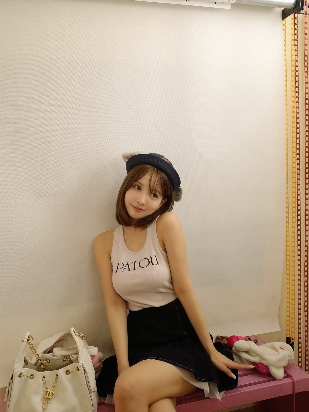 【正妹】三上悠亚在中国照相馆拍照，那一张张自然流露的笑容！