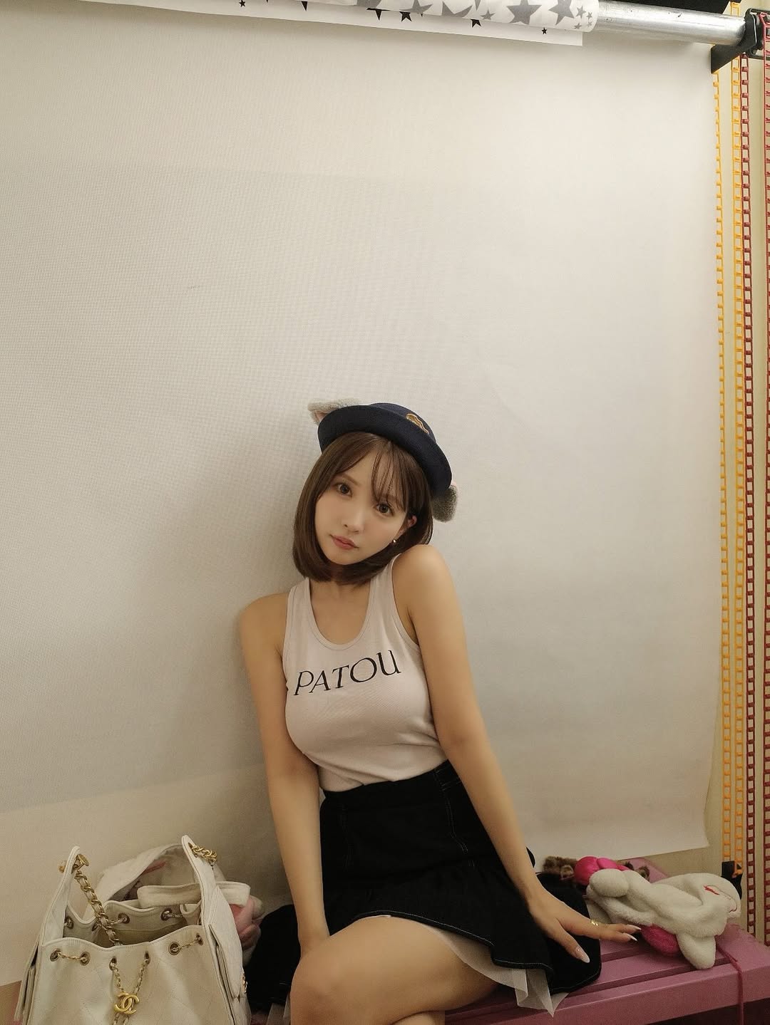 【正妹】三上悠亚在中国照相馆拍照，那一张张自然流露的笑容！