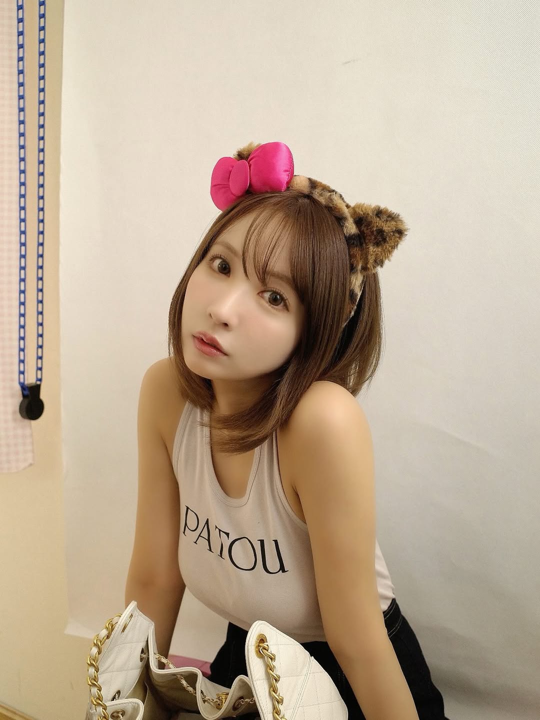 【正妹】三上悠亚在中国照相馆拍照，那一张张自然流露的笑容！