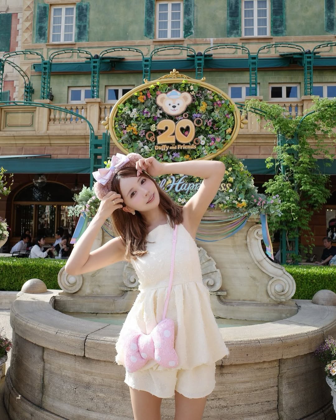 【正妹】三上悠亚东京迪士尼打卡美照，让人驻足观望的温暖气场！