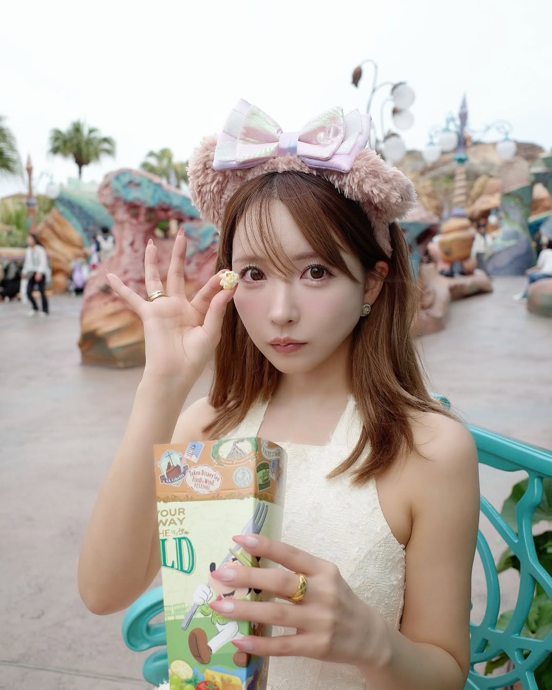【正妹】三上悠亚东京迪士尼打卡美照，让人驻足观望的温暖气场！