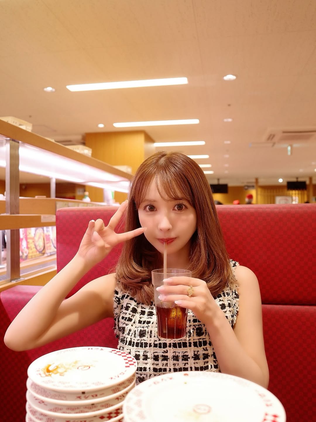 【正妹】三上悠亚日料寿司店品美食照，大家最喜欢的故事是什么?