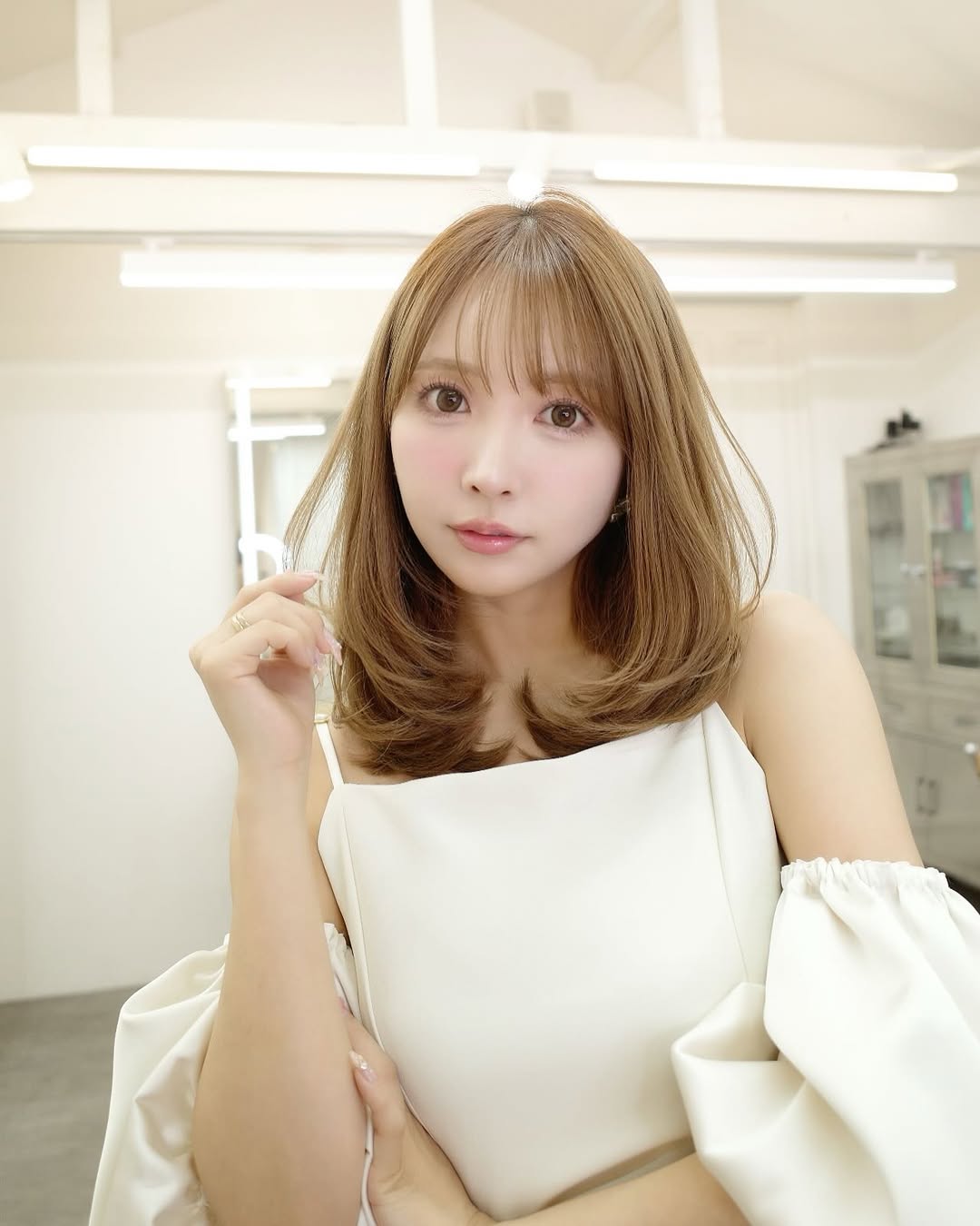 【正妹】三上悠亚化妆台前的一缕光，点亮每一个观者的心情！