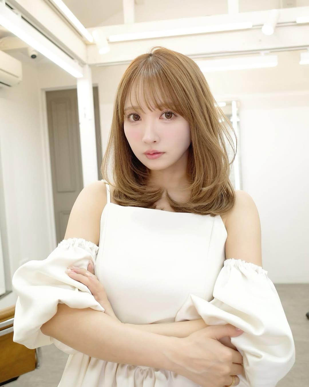 【正妹】三上悠亚化妆台前的一缕光，点亮每一个观者的心情！