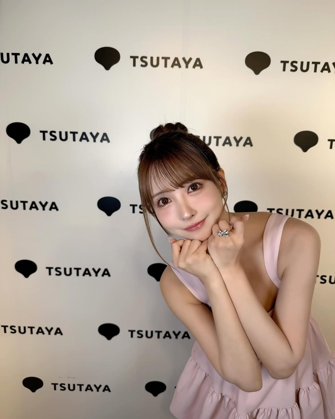 【正妹】三上悠亚发行活动台上美照，感到一种真实可触的亲近感！