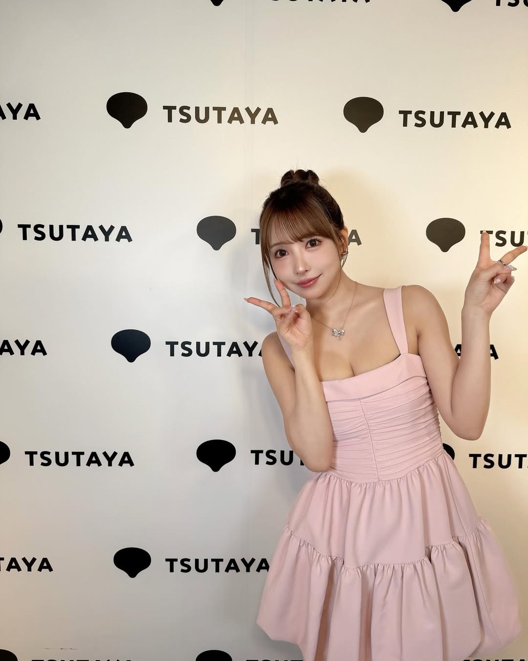 【正妹】三上悠亚发行活动台上美照，感到一种真实可触的亲近感！