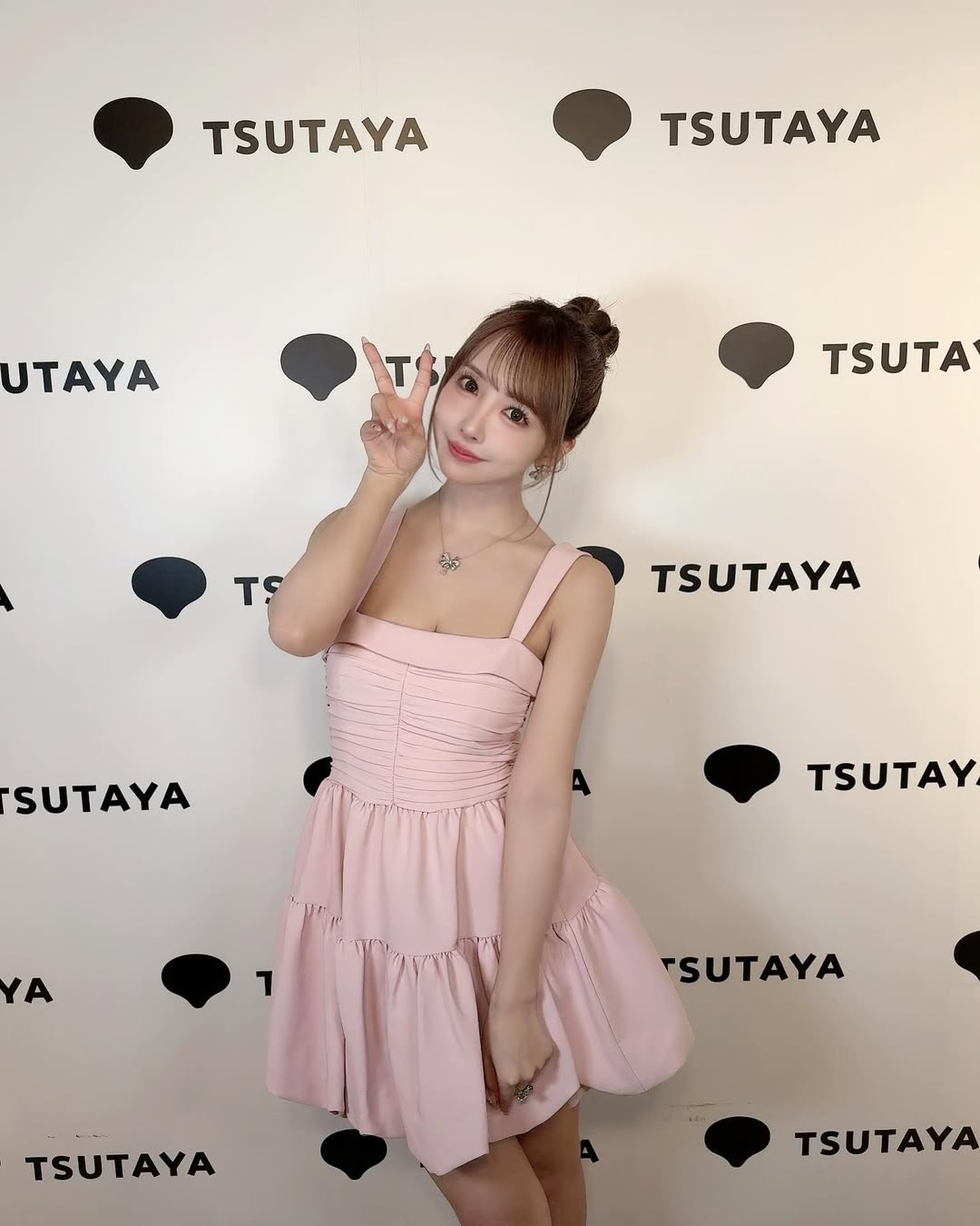 【正妹】三上悠亚发行活动台上美照，感到一种真实可触的亲近感！