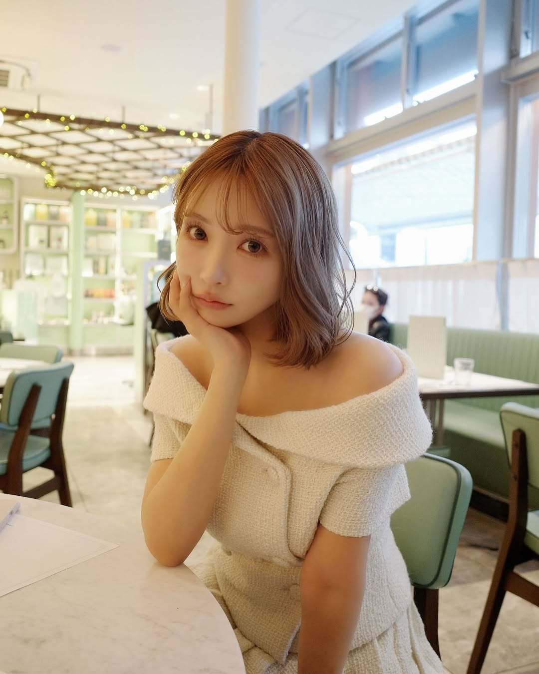 【正妹】三上悠亚午后咖啡店美照，美如同春日午后的微风！