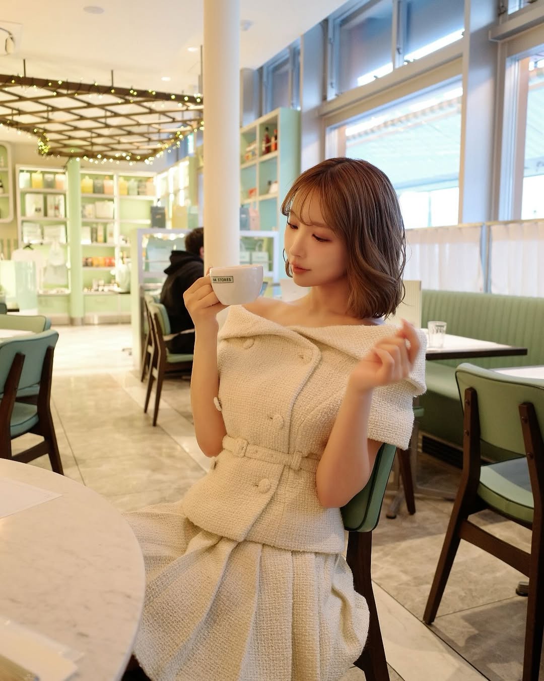 【正妹】三上悠亚午后咖啡店美照，美如同春日午后的微风！