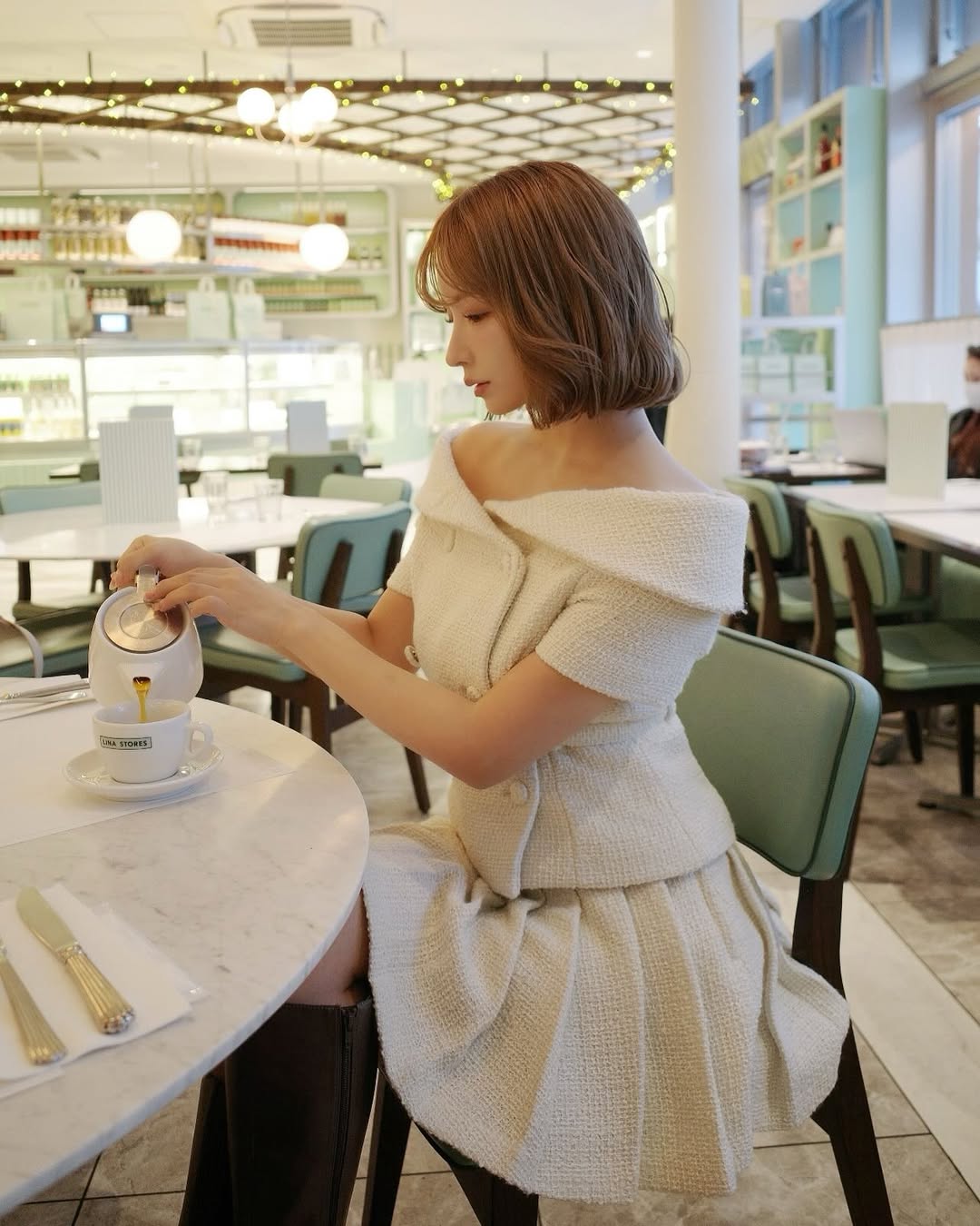 【正妹】三上悠亚午后咖啡店美照，美如同春日午后的微风！