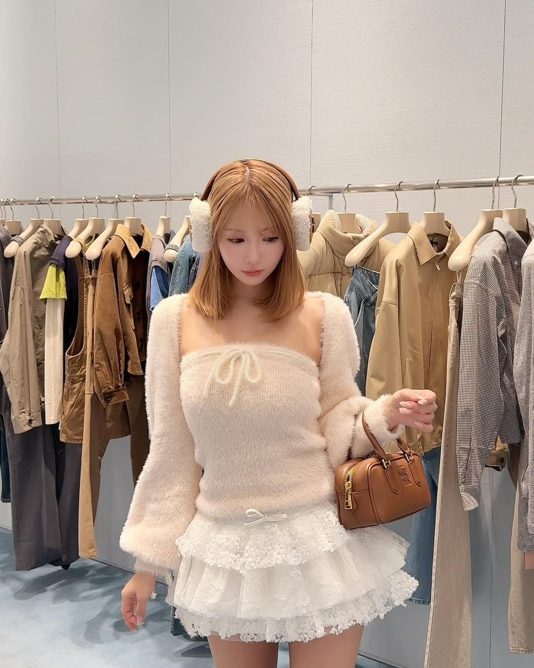 【正妹】三上悠亚商场服装店拍美照，一袭简洁的清新装扮！