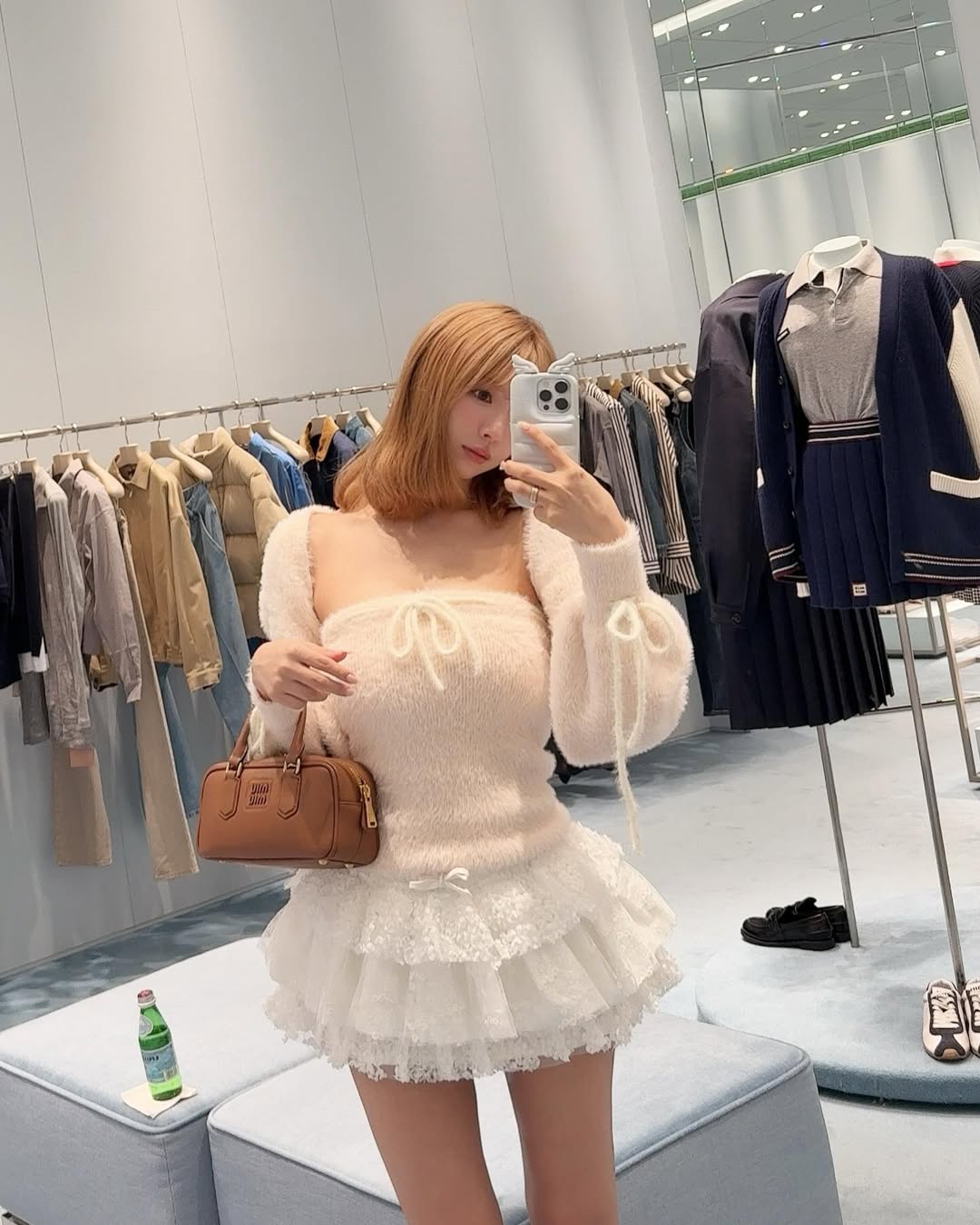 【正妹】三上悠亚商场服装店拍美照，一袭简洁的清新装扮！