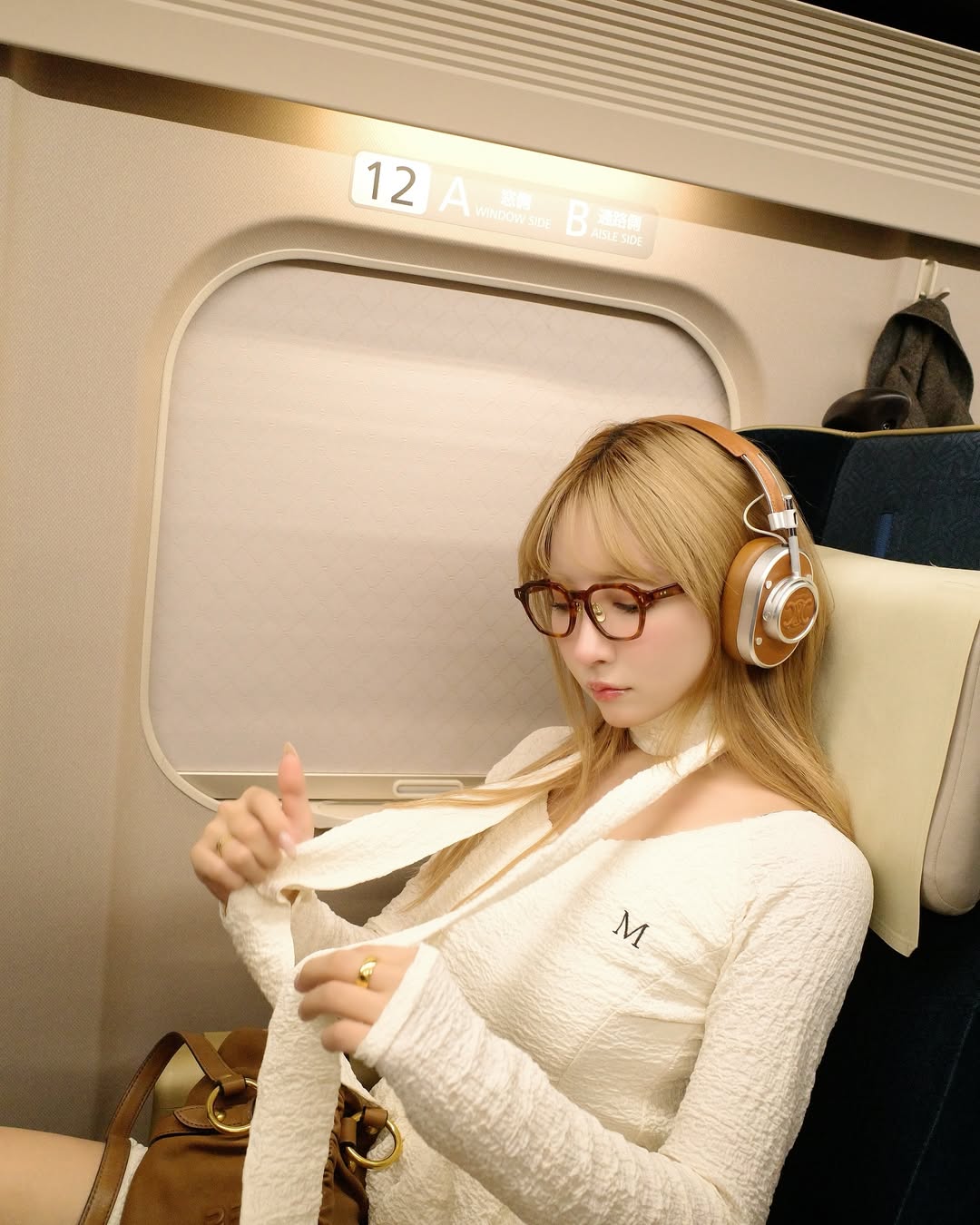 【正妹】三上悠亚坐火车温泉之旅，自然大方的姿态的穿搭！