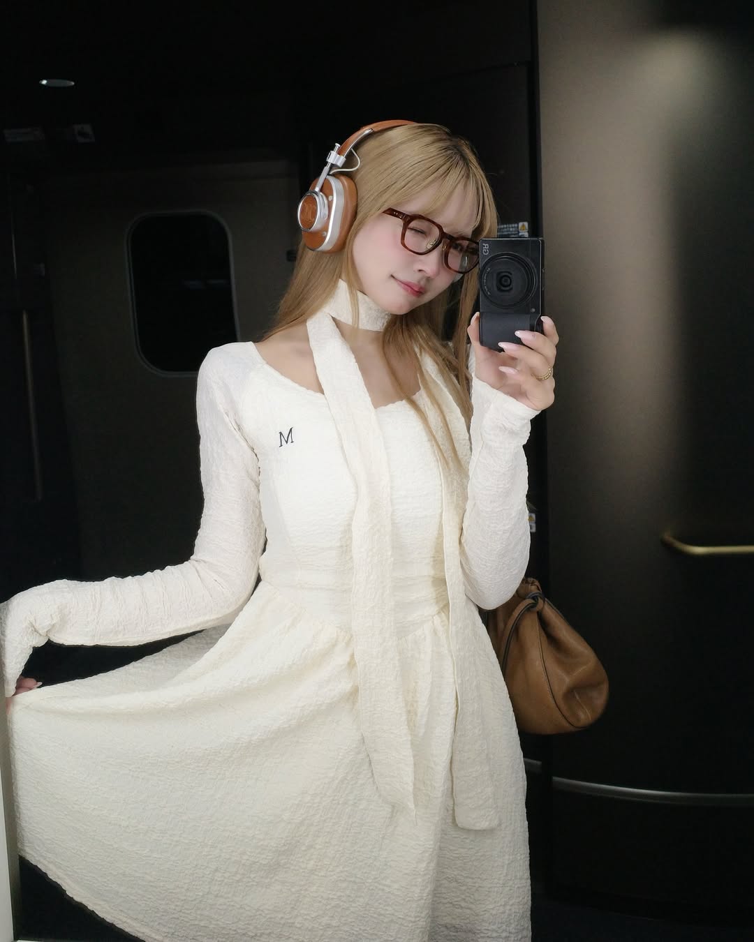 【正妹】三上悠亚坐火车温泉之旅，自然大方的姿态的穿搭！