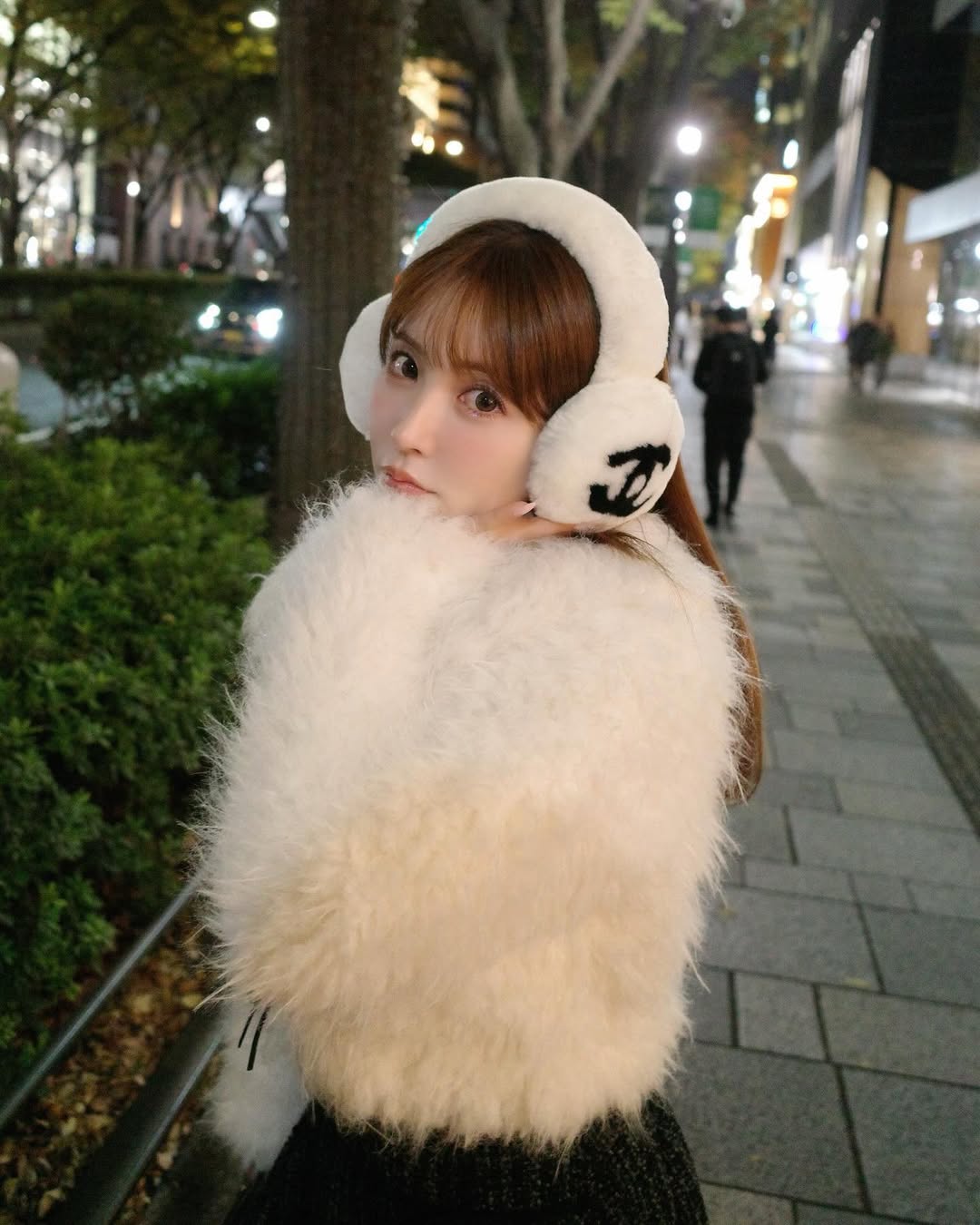 【正妹】三上悠亚冬季夜景街拍，那份生活感与真实美好！