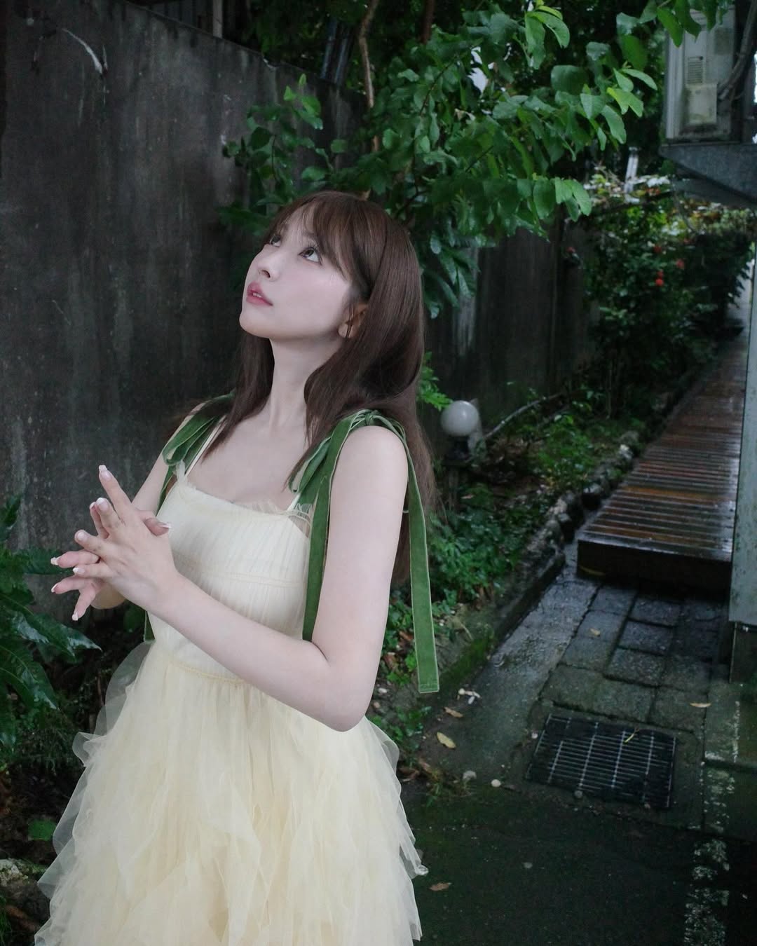 【正妹】三上悠亚吊带纱裙街拍美照，美好记忆的一部分！